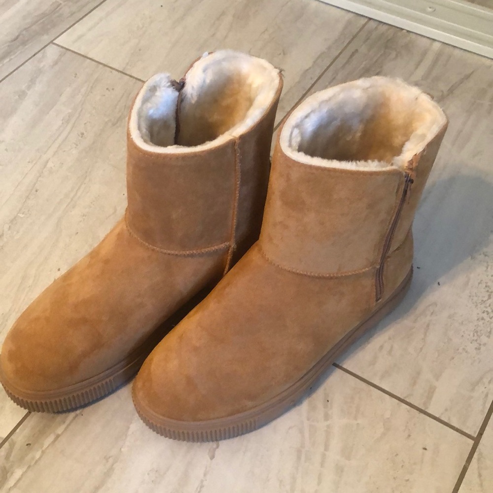 Brand new women’s ankle boots with fur
